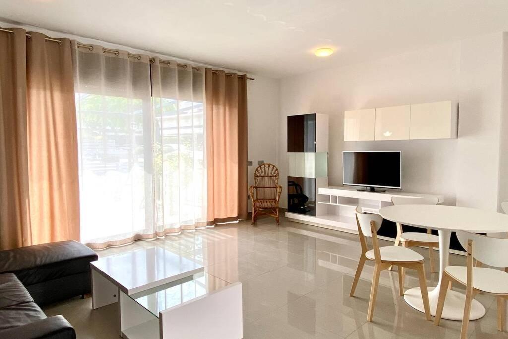 Chalet Moderno Con Piscina En Mont - Roige Bahia Ngoại thất bức ảnh